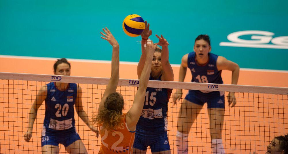 Jovana Stevanović u akciji na mreži protiv Holandije