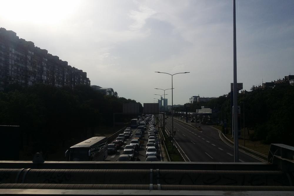 Lančani sudar na Novom Beogradu! Učestvovalo čak 6 vozila, totalni karambol! Stvara se ogromna gužva!