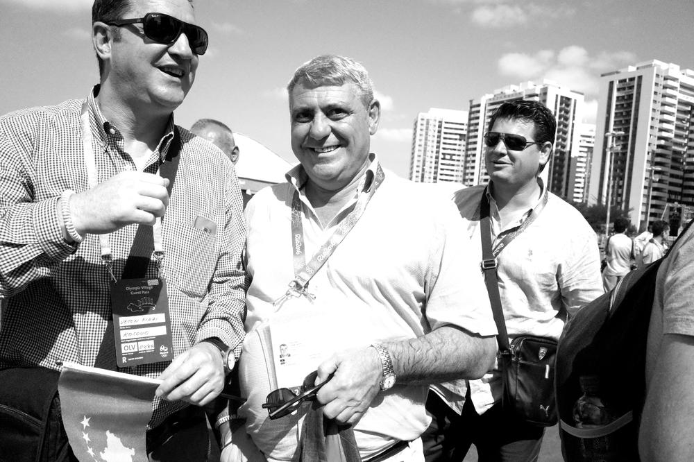 HARADINAJ I TAČI U ŠOKU: Dan žalosti na Kosovu u čast Fadilja Vokrija! (FOTO)