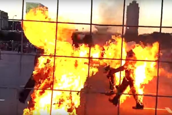 32 OSOBE SE ISTOVREMENO ZAPALILE: U Južnoj Africi PAKLENE SCENE (UZNEMIRUJUĆ VIDEO)