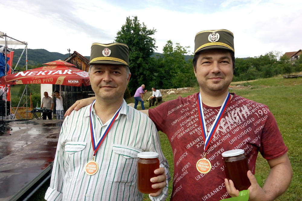 ONI SU NAJBOLJI KUMOVI U SRBIJI U 2018. GODINI! Pobedu odneli u konkurenciji 24 kumovska para (FOTO)