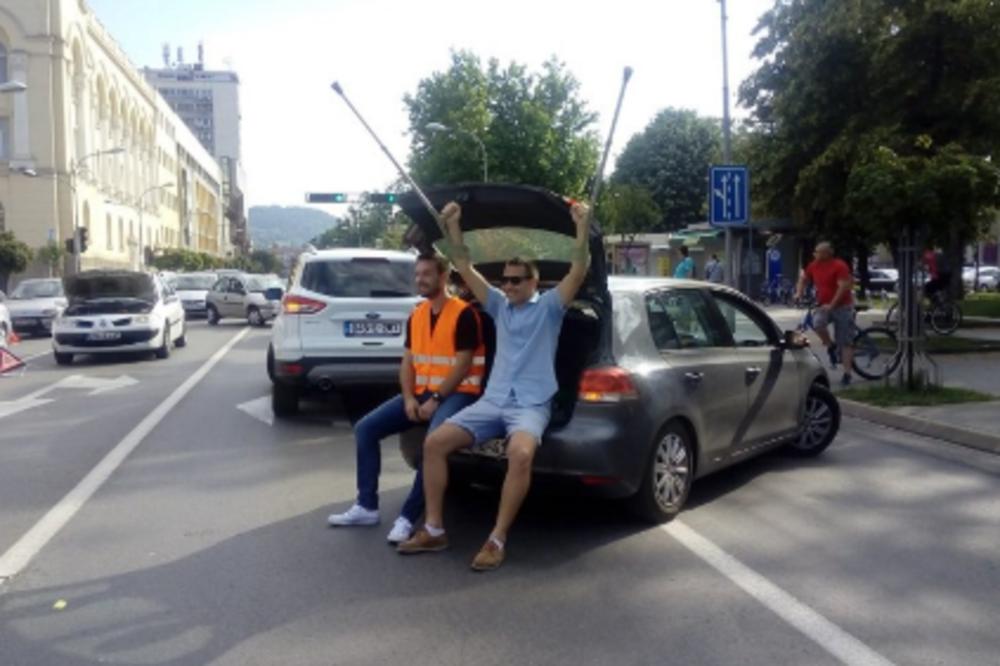 SAOBRAĆAJ  ŠIROM SRBIJE PONOVO STAO: Građni opet na ulicama u znak protesta protiv povećanja cene goriva (FOTO)