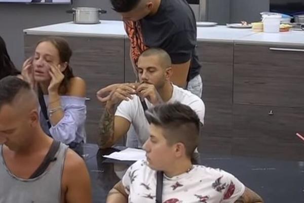 BABA STOJA IZ OBRENOVCA OMAĐIJALA SLOBU CRNIM JAJETOM: Luna suočena sa optužbama, a nakon toga SLOM ŽIVACA!