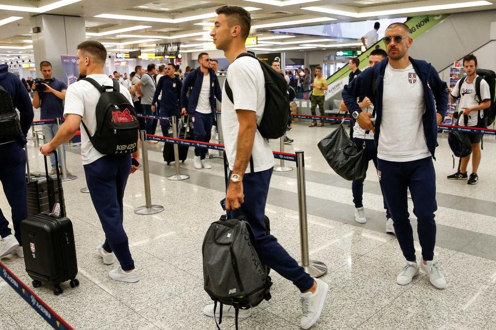 ORLOVI, SREĆNO! Srpski fudbaleri odleteli u Rusiju na Svetsko prvenstvo! (FOTO)
