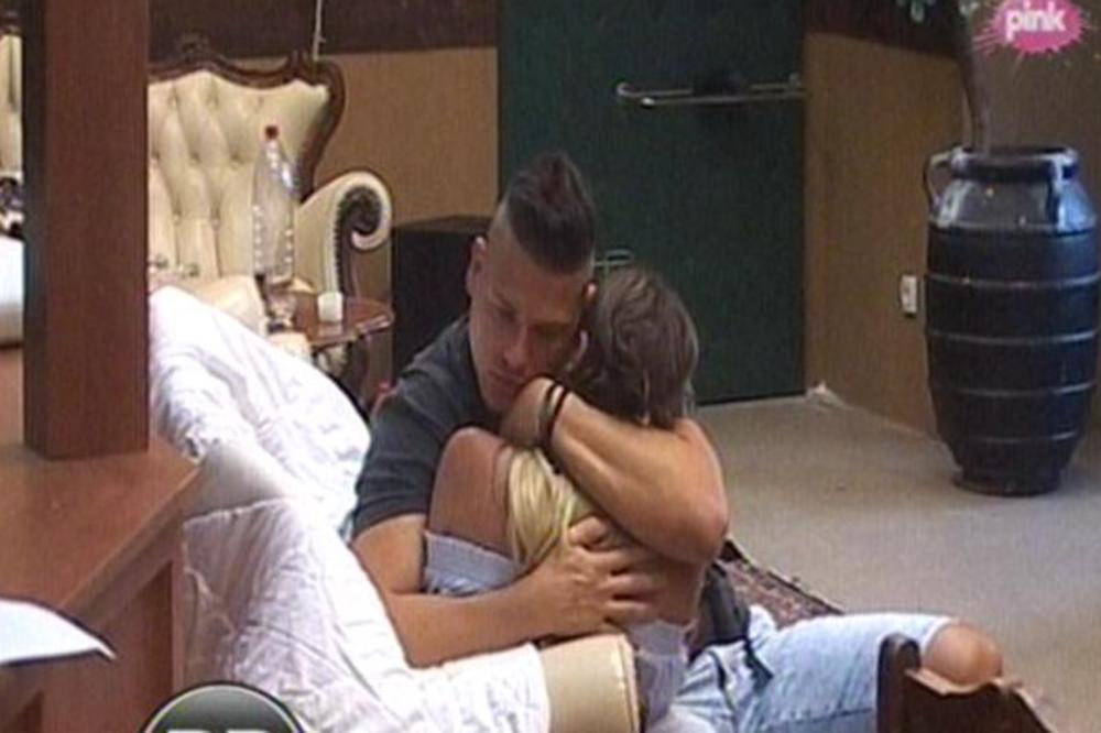 OTKRIVAMO ISTINU O PREVRNUTOM KRSTU: Anabela je navodno poslala Slobi ovaj NAKIT, ali šta je zapravo PRIČA!