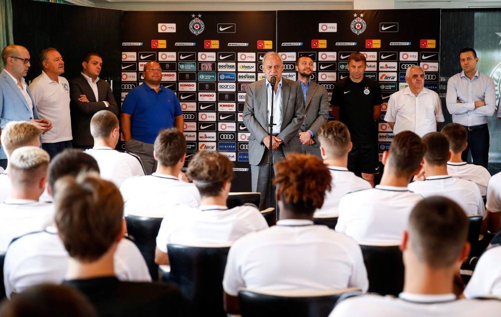 Milorad Vučelić se obratio igračima Partizana na početku priprema  