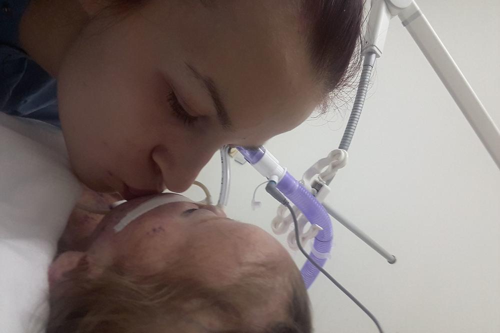 NAKON NAJTEŽIH MUKA MOJA NAĐA JE DOBILA ANĐEOSKA KRILA: Majka koja nije VAKCINISALA dete ima poruku koju NIKADA nećete zaboraviti! (FOTO)