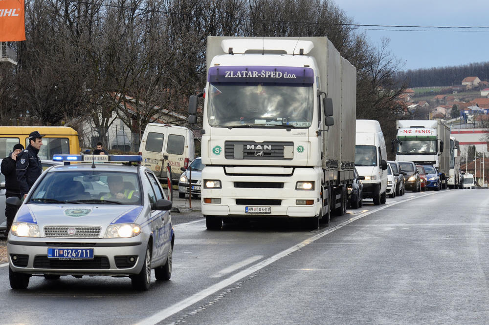 TEŠKA NESREĆA NA IBARSKOJ KOD ORLOVAČE: Poginula jedna osoba, tri su povređene
