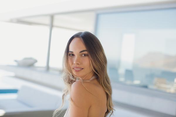 PODIGNITE TONUS LICA I ISPEGLAJTE BORE: Zategnite se masažom koja oporavlja kožu