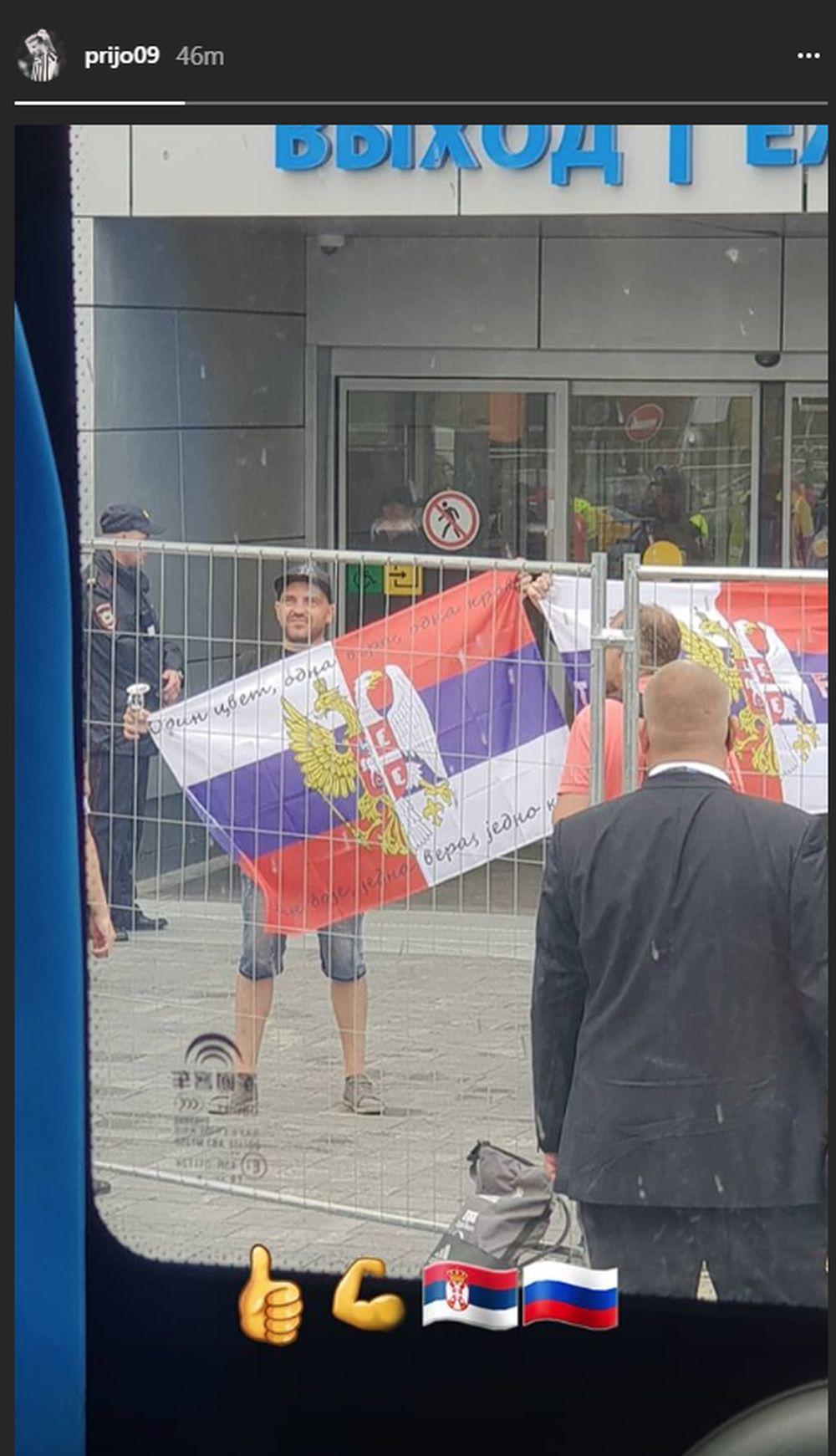 Ruski navijači dočekali reprezentaciju Srbije  