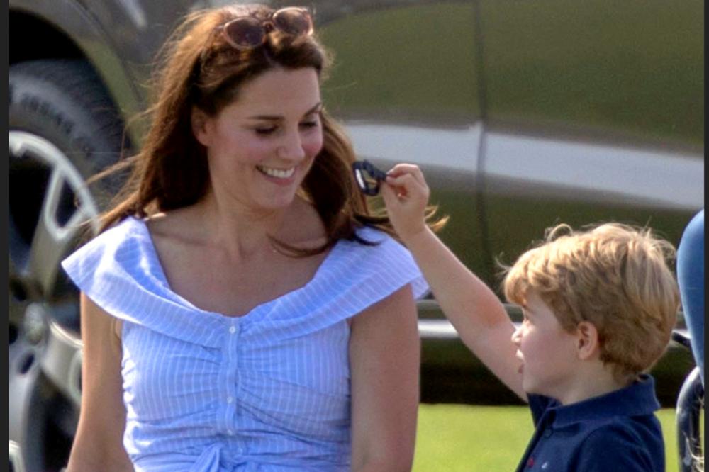 ČIME SE TO IGRA PRINC DŽORDŽ? Zbog OVOGA svi misle da je Kejt Midlton LOŠA MAJKA! (FOTO)