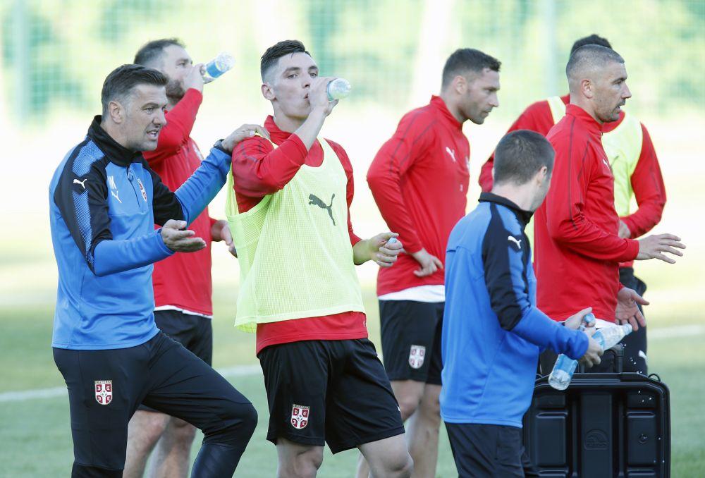 Mladen Krstajić je izveo svoje izabranike da osete podlogu na terenima na kojima će trenirati tokom borakva na Svetskom prvenstvu  