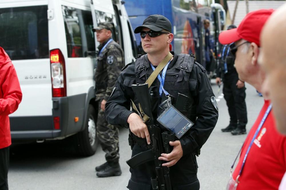 HAOS U NAJAVI: Srbi, Rusi, Hrvati, Albanci i Englezi u istom gradu! Zbog njih su spremni i tenkovi da izađu na ulice!