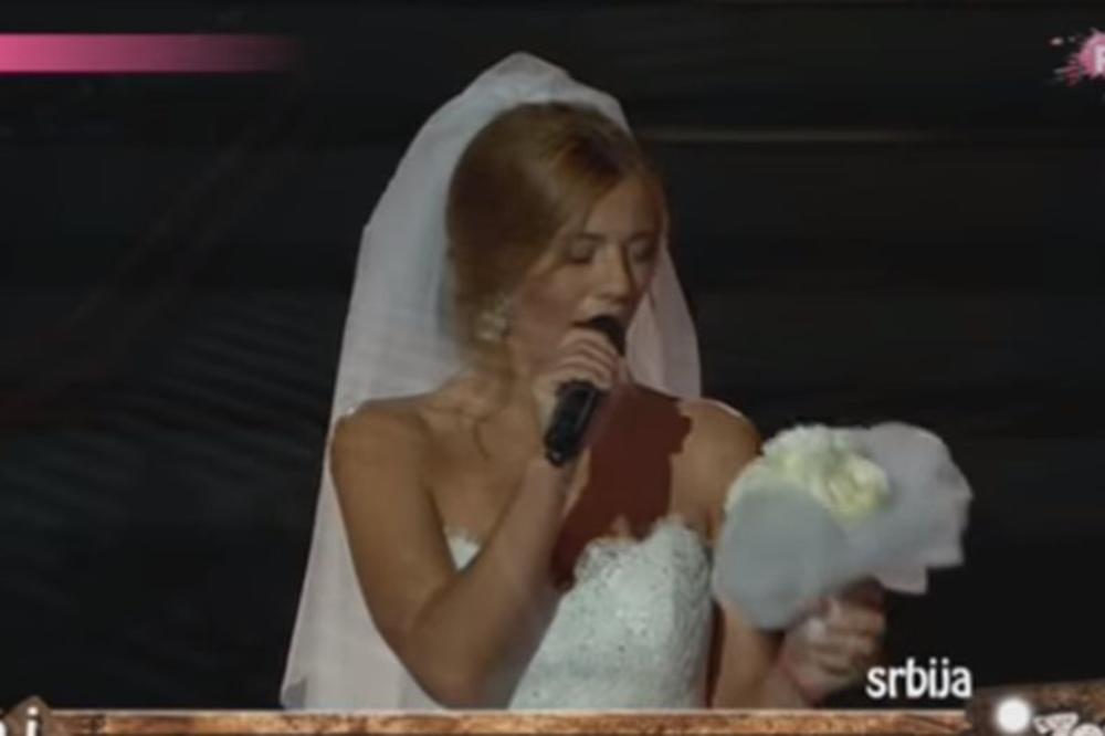 Izašla je na binu u VENČANICI,  a kad je počela da peva svi su se NAJEŽILI! Zbog Kije je i Sloba ustao da APLAUDIRA! (VIDEO)