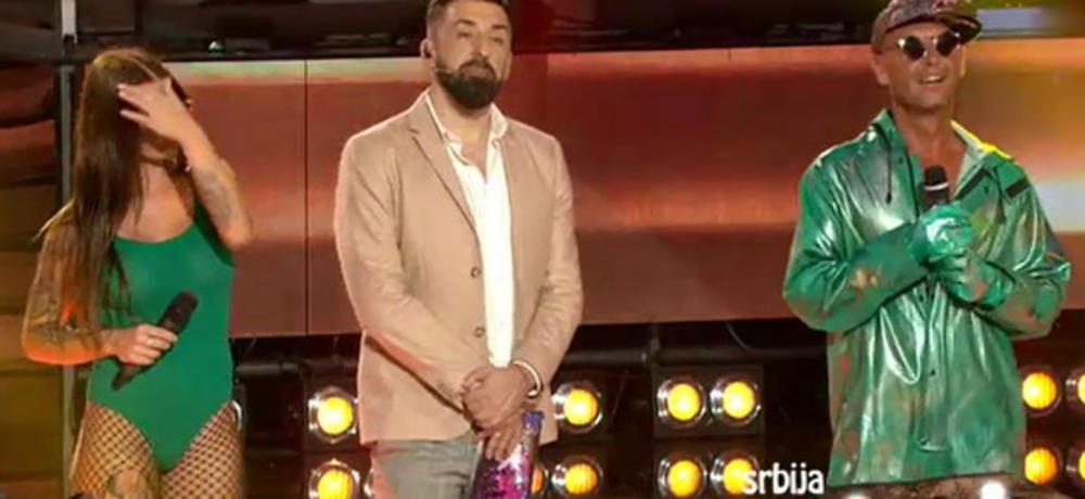 Izmenio je stihove pesme opisujući aktuelnu situaciju u Zadruzi  