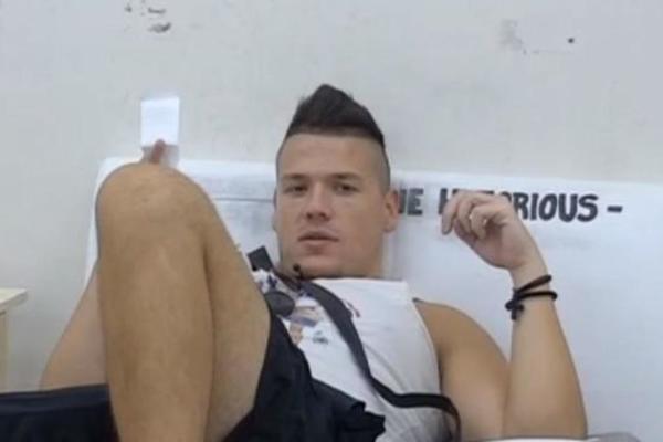 SLOBA U STRAHU DA GA NIKO NEĆE ČEKATI POSLE ZADRUGE ZAJMI PARE OD LUNE, A NJEN ODGOVOR: I na kraju ti zoveš taksi, dolazi taksi po nas i ti odlaziš negde, ja ostajem sama (VIDEO)