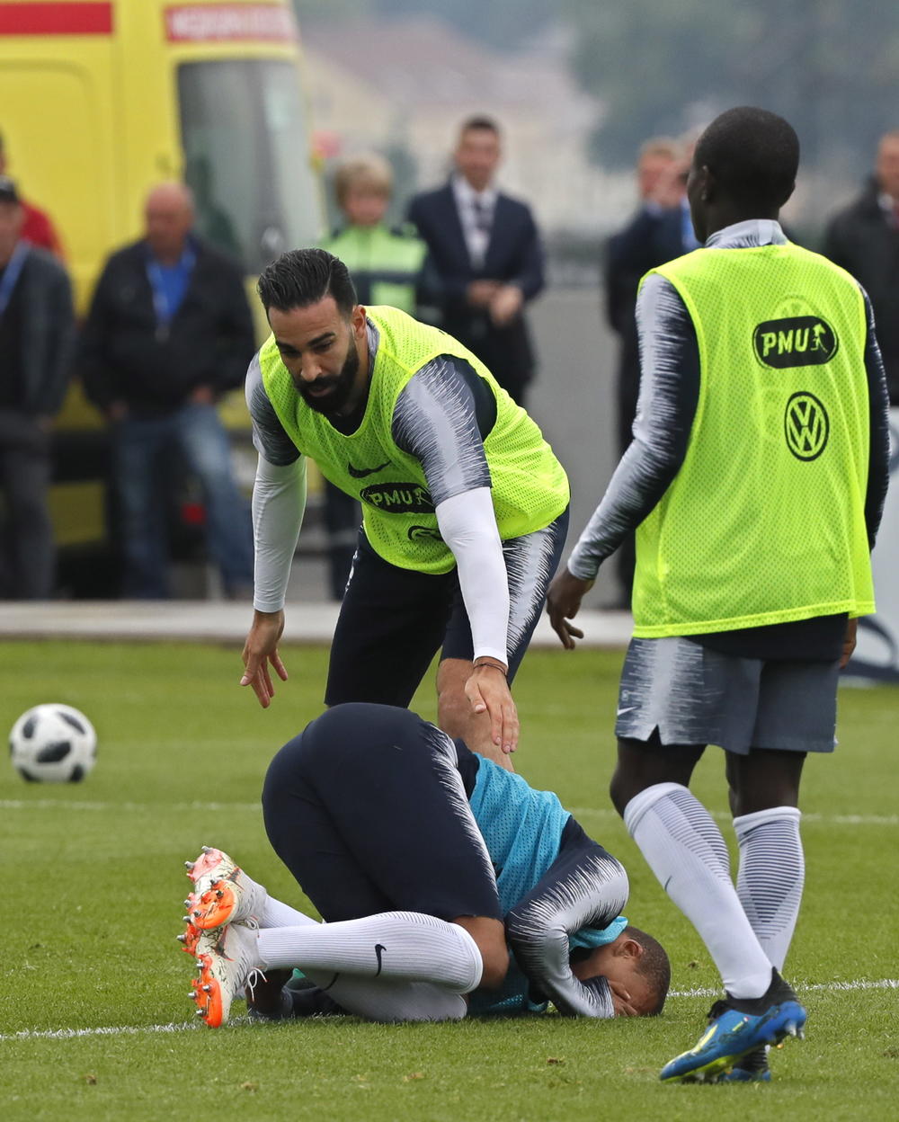 Kilijan Mbape se povredio posle starta Adila Ramija  