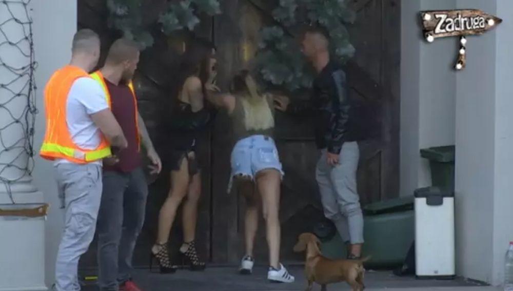 Luna je neko vreme provela na kapiji  