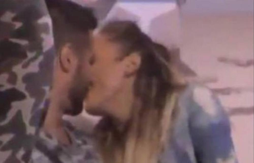 Poljubac Marka Miljkovića i Lune Đogani  