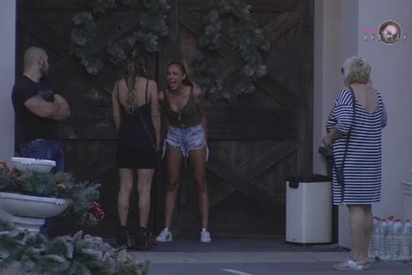 GAGI SVESTAN DA MU JE ĆERKA PUKLA! Moram da je odvedem odmah kod psihijatra, stanje je ALARMANTNO!