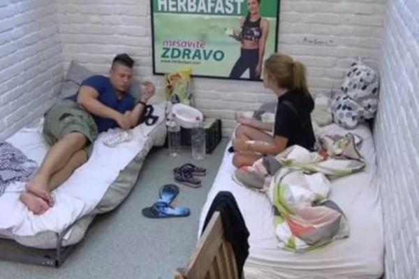 RECI JOJ DA NOSI GAĆE, NIJE HIGIJENSKI: Kija zgrožena ONIM ŠTO JE VIDELA ISPOD Luninog ŠORTSA! (VIDEO)