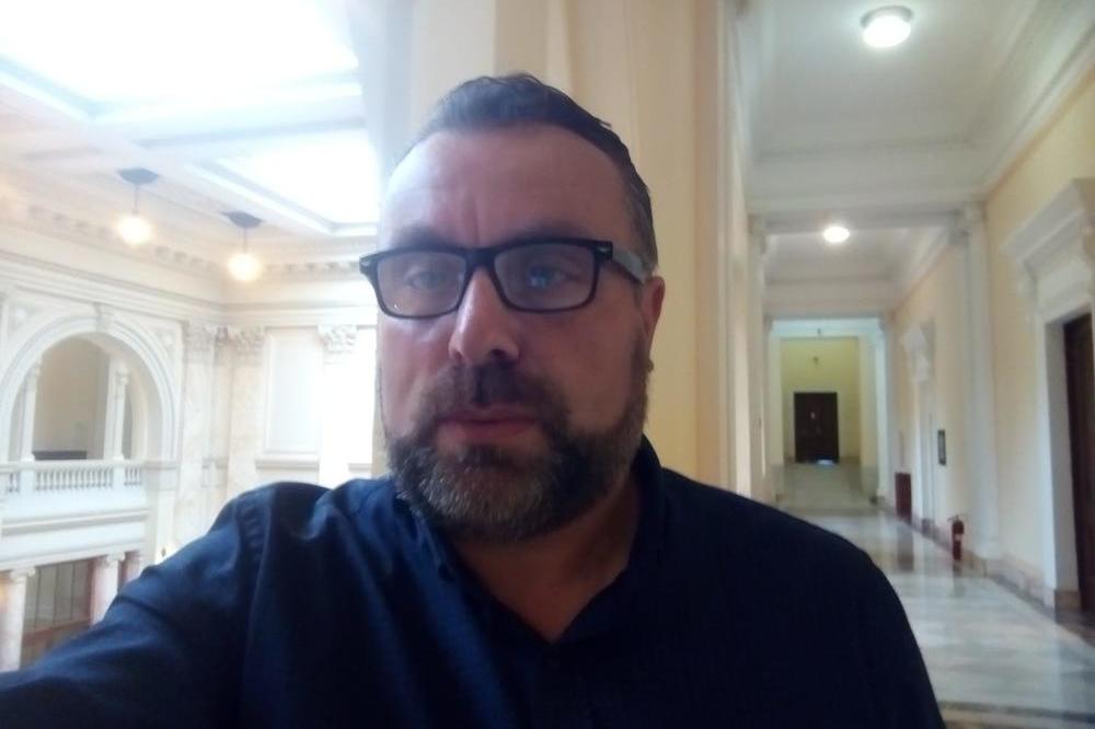 NIJE TAČNO DA JE PORED AUTOMOBILA PRONAĐENA KRV: Policija demantovala prethodne informacije o nestanku novinara Stefana Cvetkovića