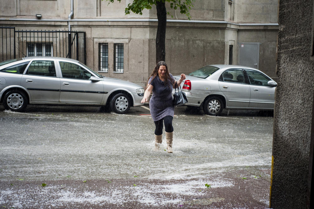 ŽUTI METEOALARM U SRBIJI! Pljuskovi i danas širom zemlje, a evo kada nam se VRAĆA LETO