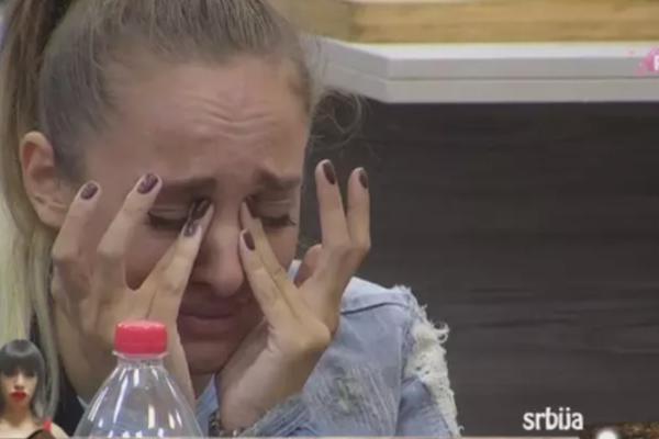 LUNA GRCALA U SUZAMA: Pustili snimak na kome Sloba VREĐA njene roditelje, pa nije mogla da dođe do reči od njega (VIDEO)