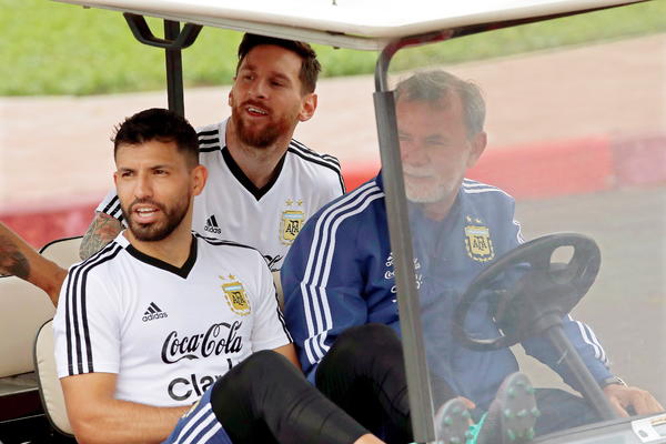 GAUČOSI NE BRINU: Aguero je spreman za Island! (FOTO)