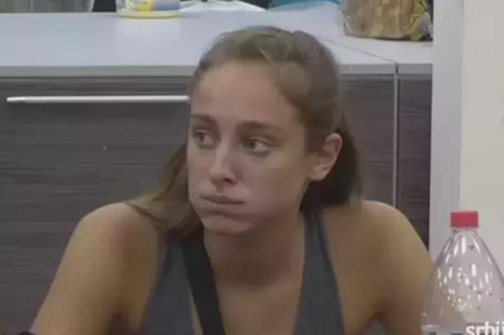 PRIČALO SE DA JE BUBULJIČAVA I NIKAKVA! Luna Đogani usnimljena bez TRUNKE ŠMINKE, zaista ćete se iznenaditi!