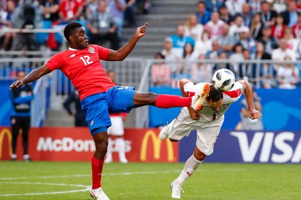 STAVLJAO GLAVU POD KOPAČKU KOSTARIKANCIMA! BUKVALNO! Duško Tošić je bio spreman na sve samo da Srbija pobedi! (FOTO) (VIDEO)