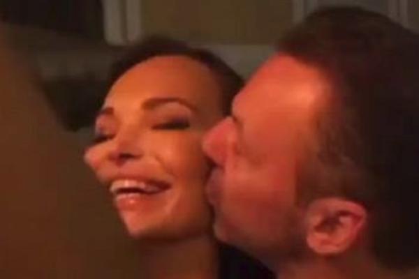 RAZVEO SE OD LEPOTICE TAMARE, A OVO MU JE NOVA CICA: Simon De Karić predstavio svetu i porodici NOVU DEVOJKU! Bomba ili silikonska lepotica?