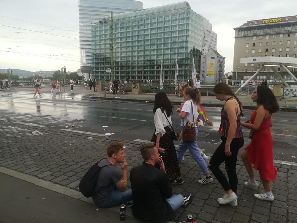 PARADA PONOSA U FOTOGRAFIJAMA   