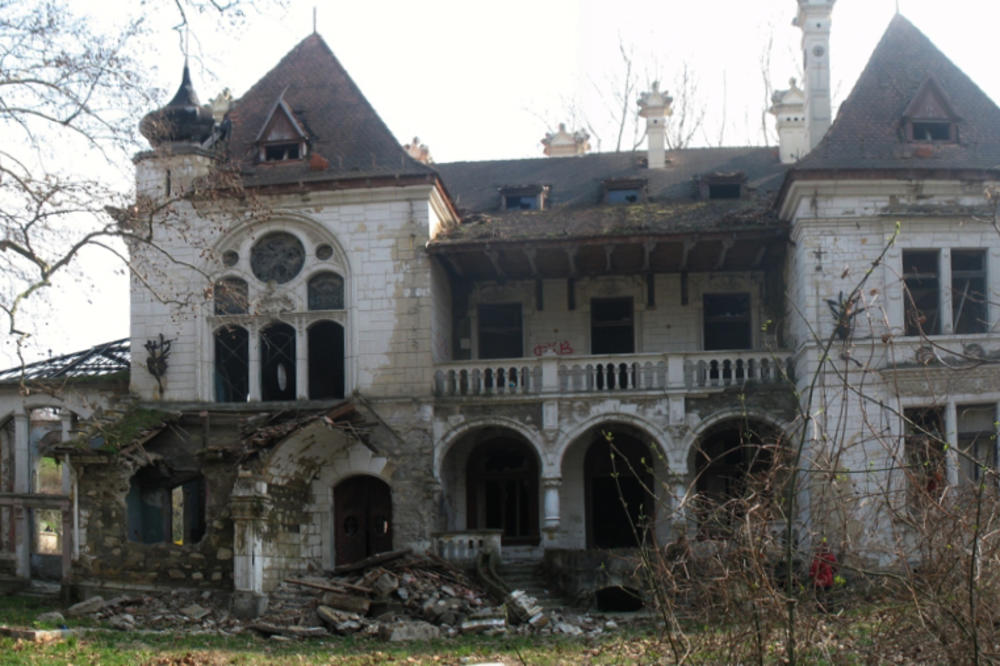 Jedno SELO U SRBIJI ima zamkove s 99 PROZORA u kojima niko ne živi: Iza svega se krije BIZARNA PRIČA