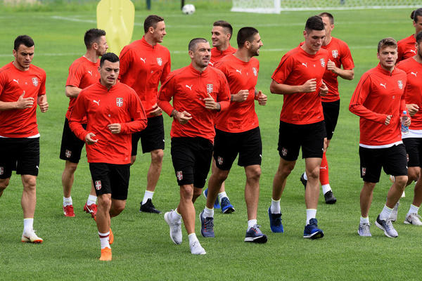 KOJA KOSTARIKA? ONI SU ZABORAVLJENI! Srpski fudbaleri kao mašine na treningu posle pobede nad Kostarikom! (FOTO) (VIDEO)