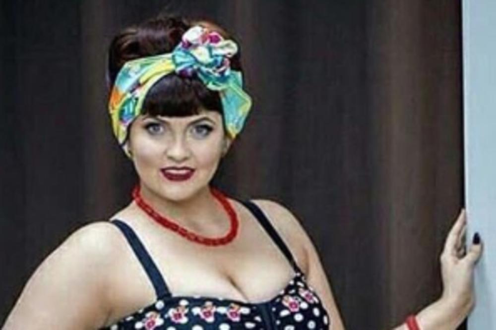 UČITELJICA OBJAVILA FOTKU U KUPAĆEM, PA DOBILA OTKAZ! Ono što su zatim uradile njene KOLEGE je oduševilo sve! (FOTO)