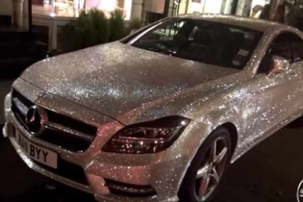 SIJA KAO SUNCE! Mercedes optočen DIJAMANTIMA jedan je od NAJSKUPLJIH na svetu! (VIDEO)