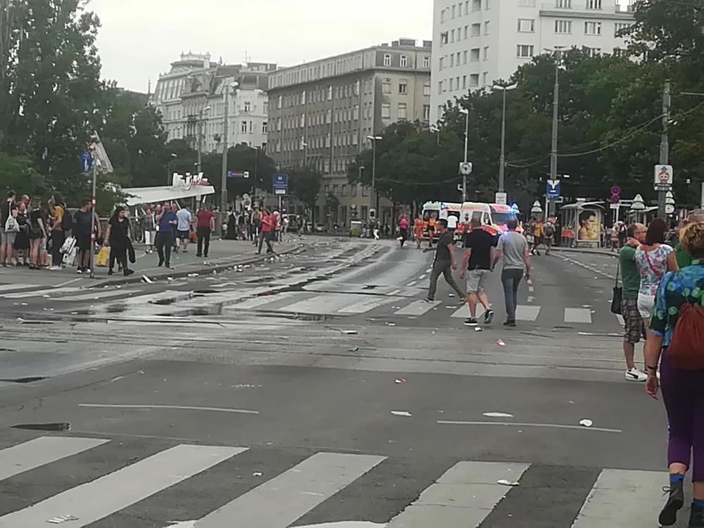 PARADA PONOSA U FOTOGRAFIJAMA   