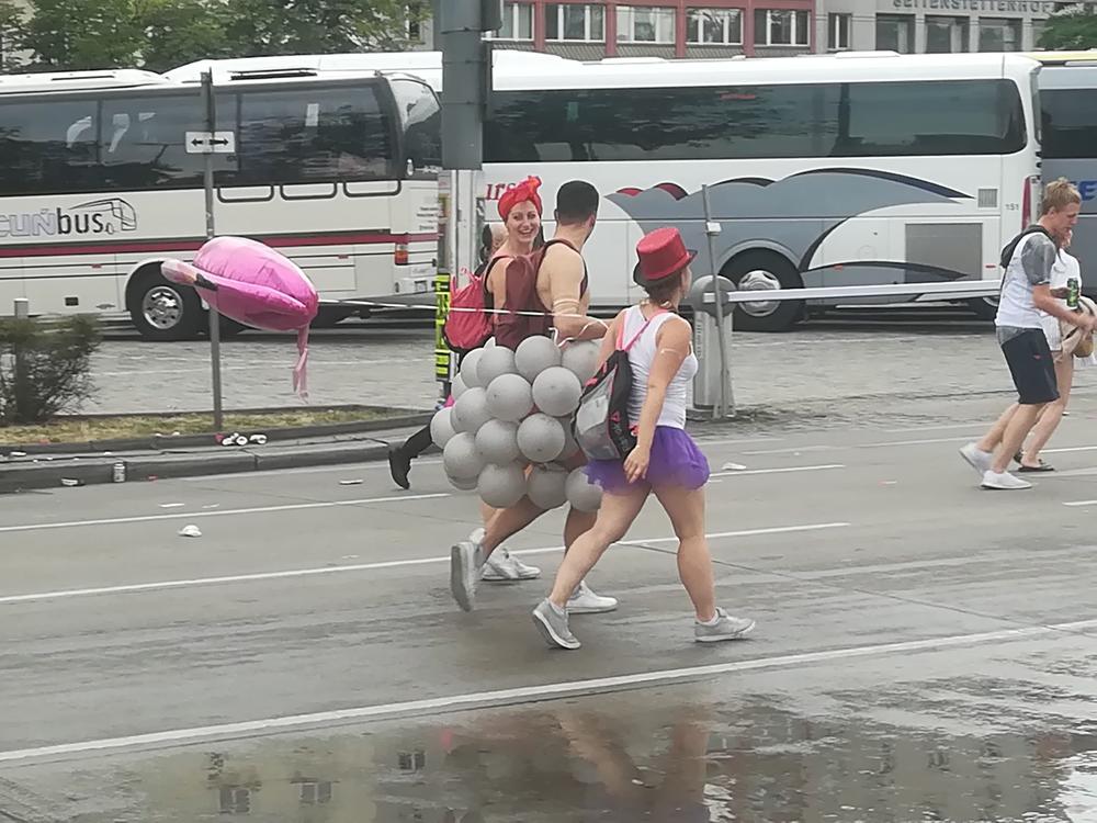 PARADA PONOSA U FOTOGRAFIJAMA    