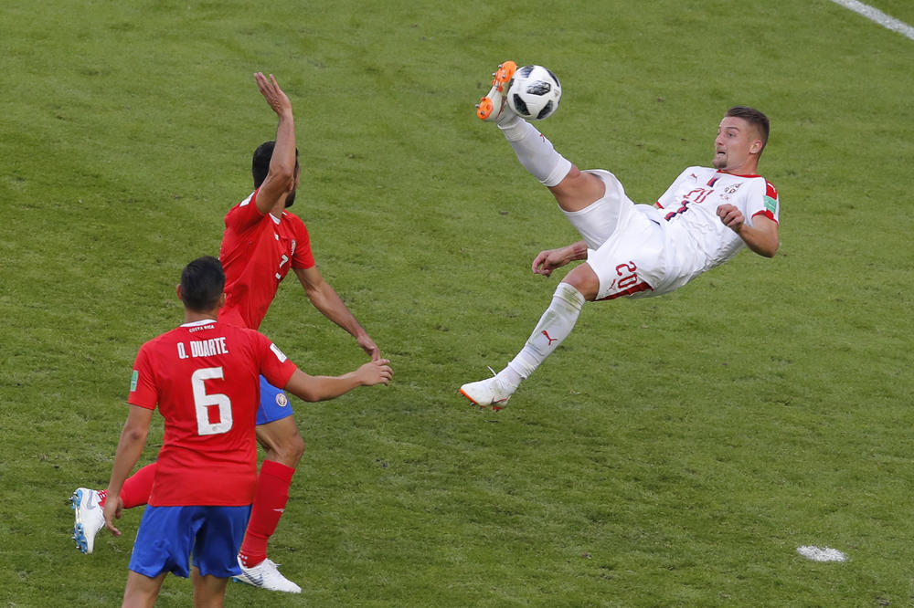 IGRA KAKO MU SE... Čuveni italijanski golman psovkama opisao kakva je igračina Sergej Milinković Savić! (FOTO)