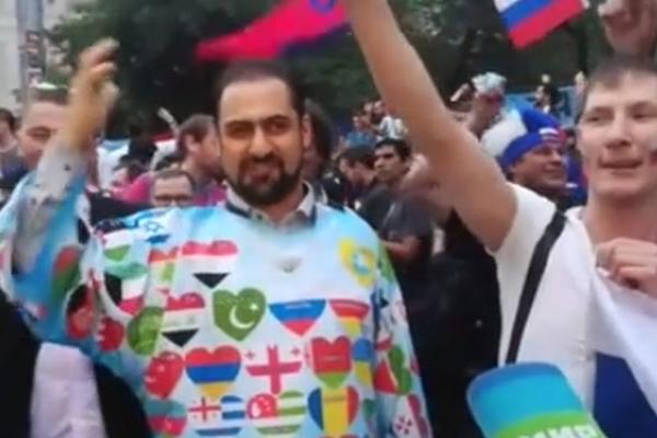 KAKAV CAR! Pop na Crvenom trgu nije mogao da se suzdrži! Skinuo mantiju, pretvorio se u navijača, pa zagrmeo! (VIDEO)