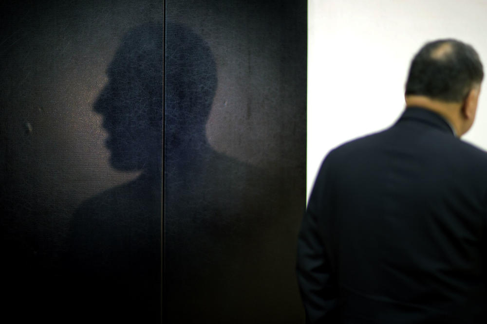 VI ĆETE OPROSTITI ZLOČINE I RATOVE, A MENI NIKAD! Ispovest prvog jugoslovenskog GEJ FOLK PEVAČA gađa pravo u dušu!