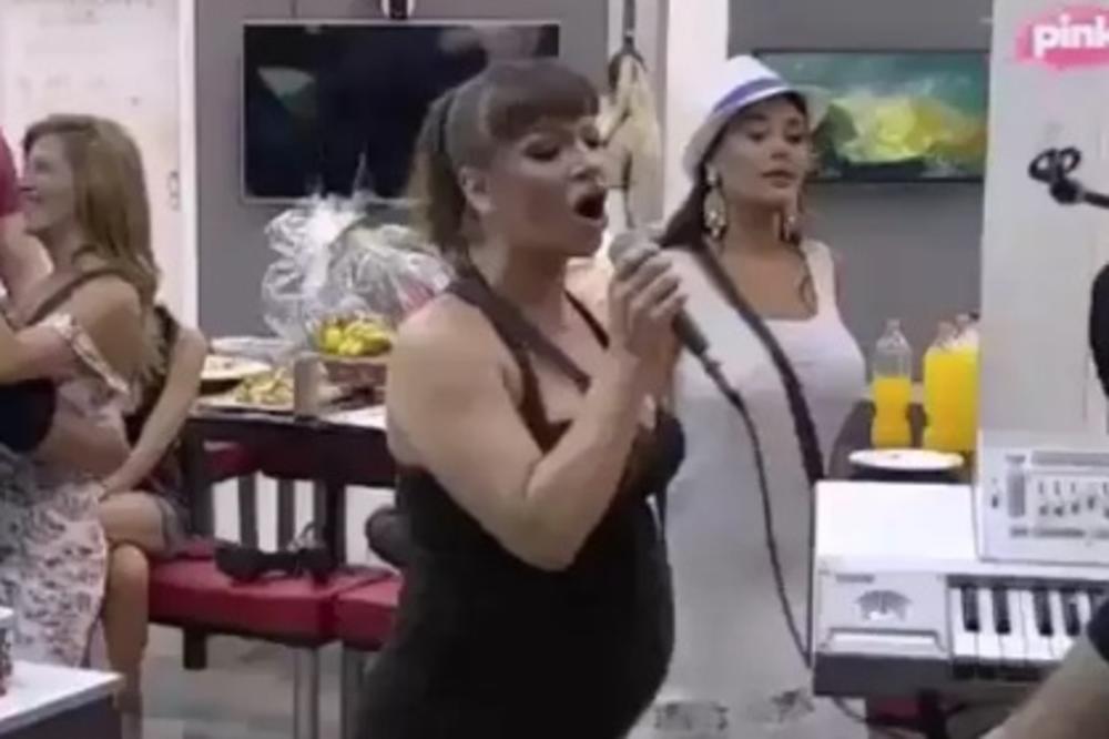 OH MAJKO MILA I PRESVETA! Miljana se dohvatila MIKROFONA na žurki pa lumpovala do zore! Evo kako je to zvučalo (Ne morate da pojačavate ton)