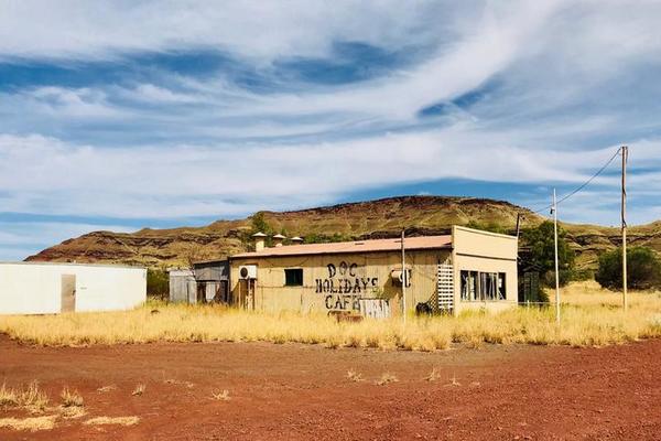 Govorili su nam da bežimo, ali nismo slušali, izgubila sam CELU PORODICU! Ovaj grad je UBIO SVE SVOJE STANOVNIKE (FOTO)
