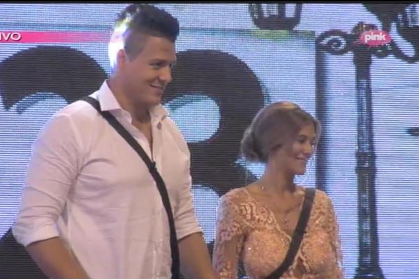 SLOBI SE NUDE DRUGARICE DA MU BUDU LJUBAVNICE: Posle Lune sve devojke misle da je ovo OK!