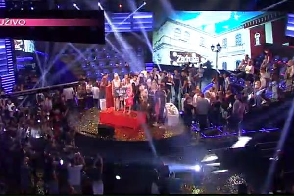 NAŠ NAROD JE 287 DANA RATOVAO ZBOG ŽENE I LJUBAVNICE, A NOĆAS JE ODLUČIO! Ona je pobednica Zadruge i skidamo joj kapu! (FOTO)