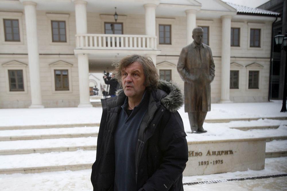 DA LI JE OVO PROVOKACIJA ILI ZDRAV RAZUM? Nova dva spomenika u Kusturicinom gradu su razlog zašto će neki Srbi POBESNETI! (FOTO)