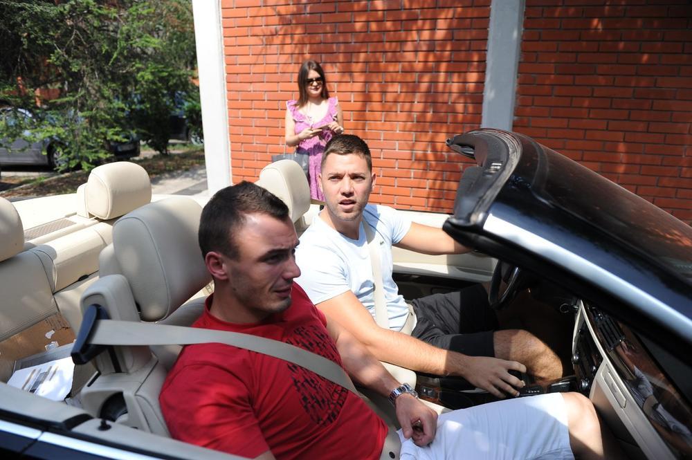 Stefan je stigao u kuću roditelja