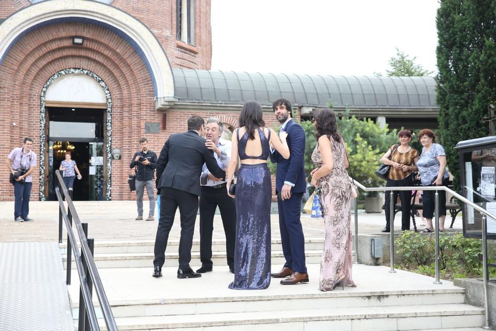 I pozadina haljineje jako seksi  