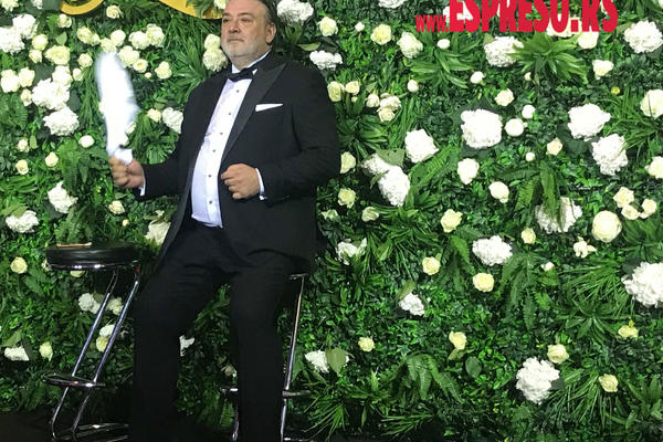 PRVI GOSTI NA GLAMUROZNOJ SVADBI PRIJE I FILIPA: Među zvanicama i POLITIČARI - MUZIČARI! Doček na CRVENOM TEPIHU kao u filmovima (FOTO)